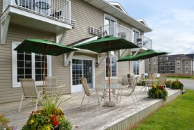 Canadas Best Value Inn & Suites