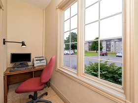 Canadas Best Value Inn & Suites