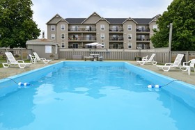 Canadas Best Value Inn & Suites