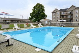 Canadas Best Value Inn & Suites