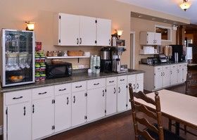 Canadas Best Value Inn & Suites