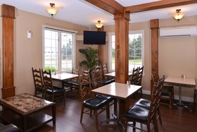 Canadas Best Value Inn & Suites