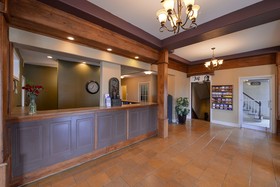 Canadas Best Value Inn & Suites