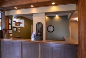 Canadas Best Value Inn & Suites
