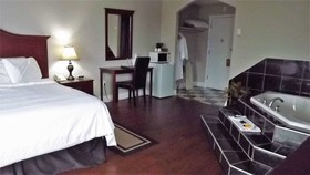 Canadas Best Value Inn & Suites