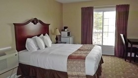 Canadas Best Value Inn & Suites