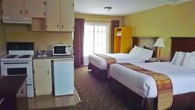 Canadas Best Value Inn & Suites