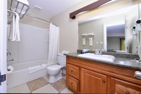 Canadas Best Value Inn & Suites