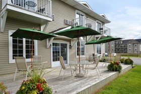 Canadas Best Value Inn & Suites