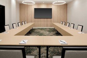 Hyatt Place Montreal Airport