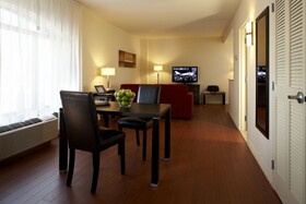 Holiday Inn Express Hotel & Suites Montreal Airport