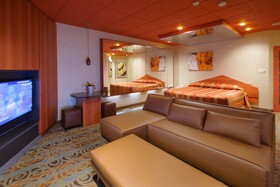 Le Chabrol Hotel & Suites