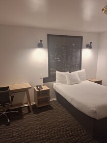 Super 8 by Wyndham Montreal