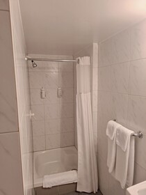 Super 8 by Wyndham Montreal