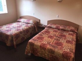 Super 8 by Wyndham Montreal