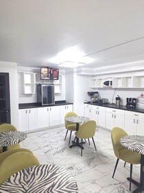 Super 8 by Wyndham Montreal