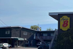 Super 8 by Wyndham Montreal