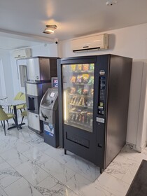 Super 8 by Wyndham Montreal