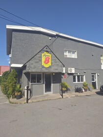 Super 8 by Wyndham Montreal