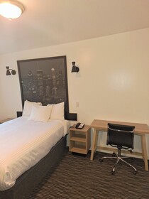 Super 8 by Wyndham Montreal