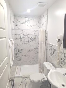 Super 8 by Wyndham Montreal