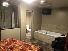 Super 8 by Wyndham Montreal