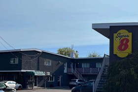 Super 8 by Wyndham Montreal