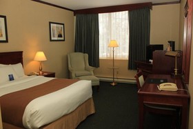 Travelodge Hotel by Wyndham Montreal Airport