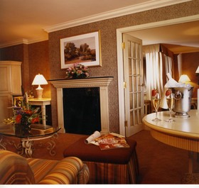 Chateau Vaudreuil Hotel & Suites