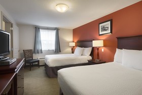 Crest Inn & Suite