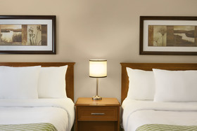 Colonial Square Inn And Suites