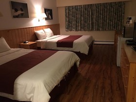 Canadas Best Value Inn- River View Hotel