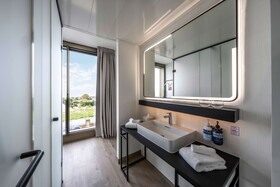 Yotel Geneva Lake