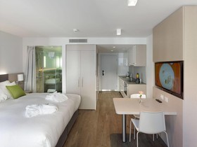 Base Nyon