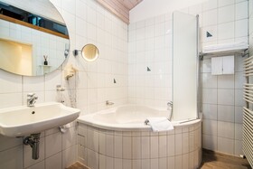 Waldhotel Fletschhorn - Panoramic Retreat in Saas Fee