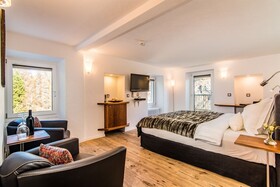 Waldhotel Fletschhorn - Panoramic Retreat in Saas Fee