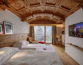 Swiss Alpine Hotel Allalin