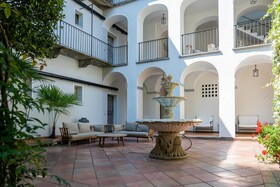 Seven Boutique Hotel