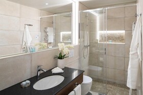 International au Lac