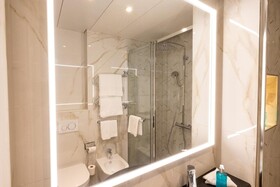 International au Lac