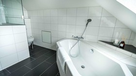 Löwenplatz Apartment near Station by Airhome