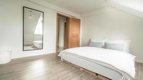 Löwenplatz Apartment near Station by Airhome