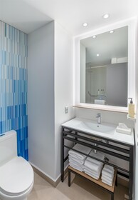 Tru by Hilton Chillan Ferrat