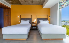 Tru by Hilton Chillan Ferrat