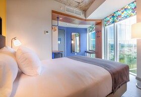 Tru by Hilton Chillan Ferrat