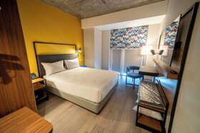 Tru by Hilton Chillan Ferrat