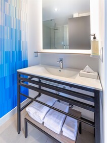 Tru by Hilton Chillan Ferrat