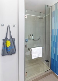 Tru by Hilton Chillan Ferrat