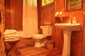 Mallin Colorado Ecolodge