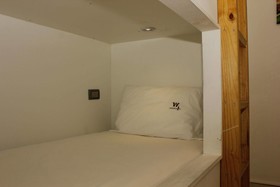 Hostel Bed & Wine